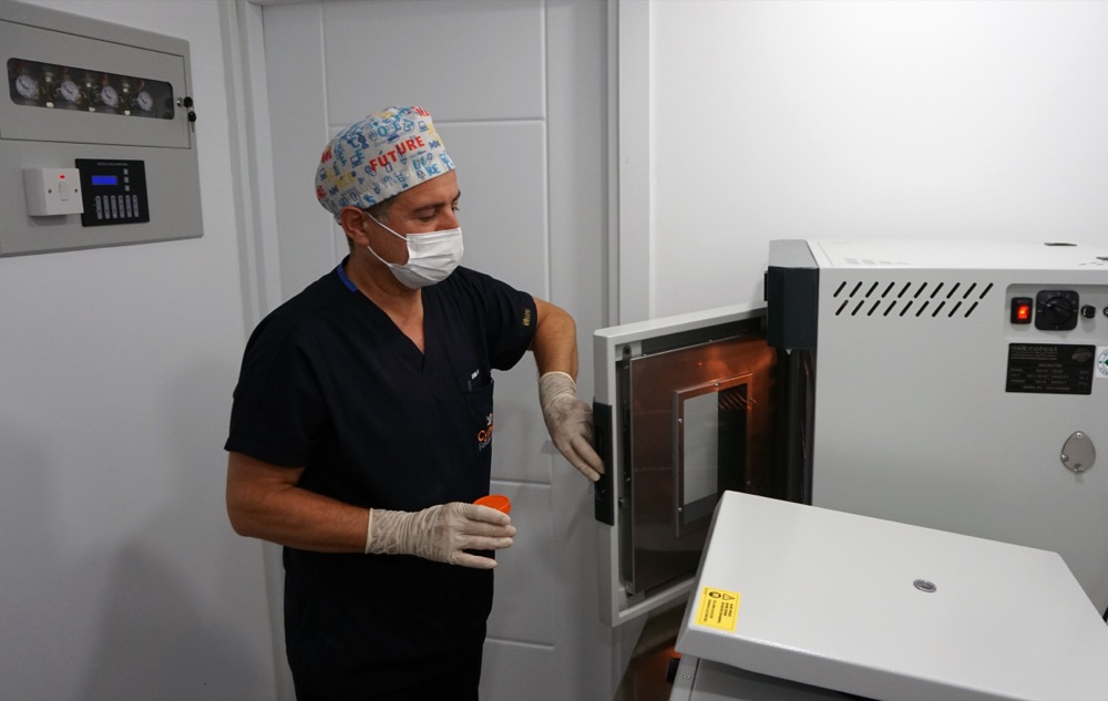 Laboratory sterilisation equipment
